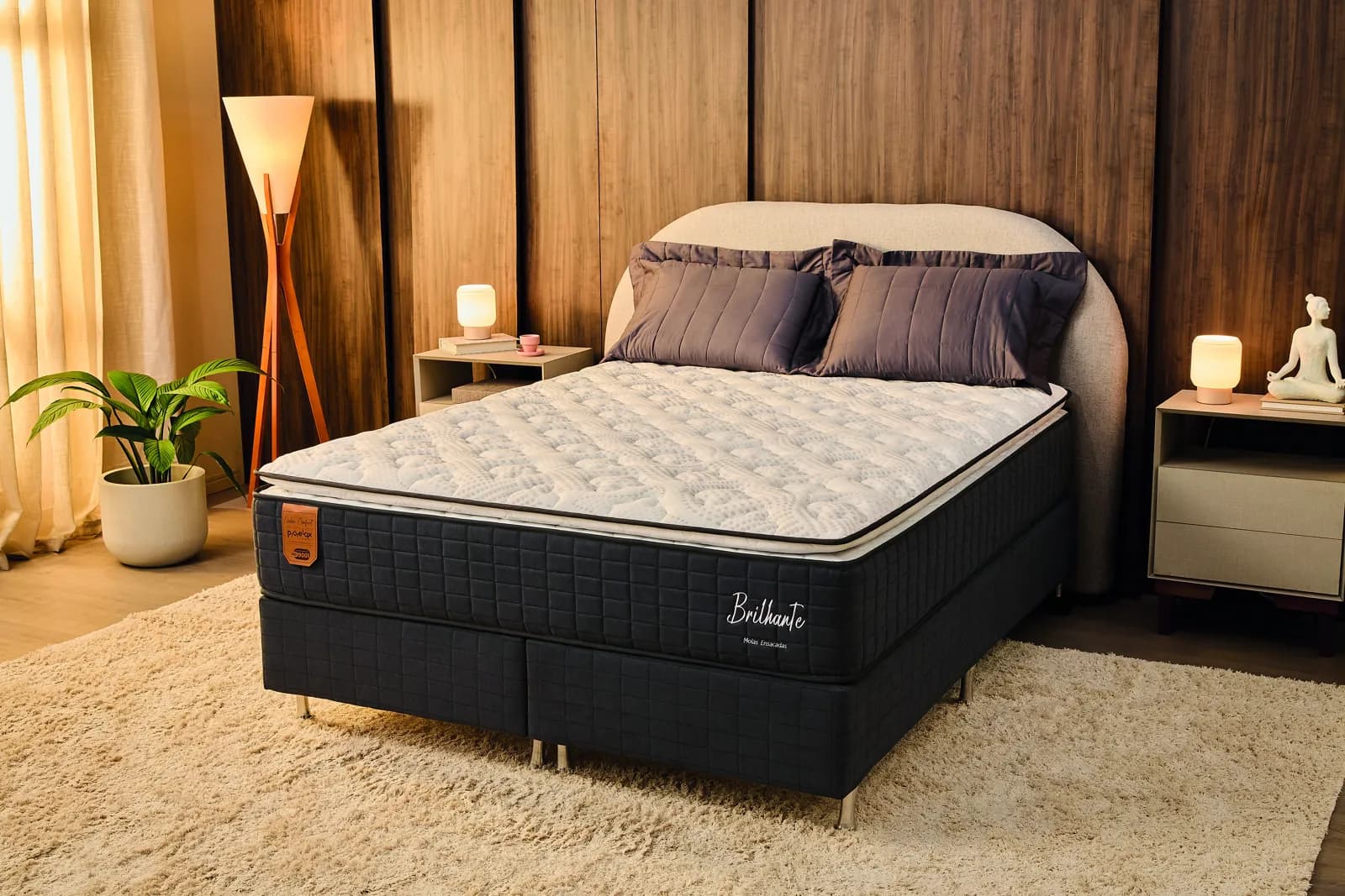 Conjunto Brilhante grafite com pillow top em quarto com cabeceira
