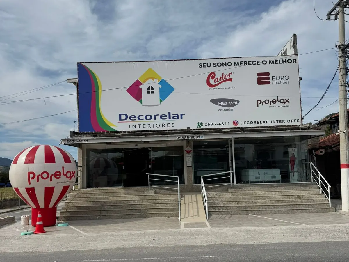 Fachada da Decorelar Colchões na Rodovia Amaral Peixoto, km 16, com as marcas Castor, Euro, Herval e Prorelax
