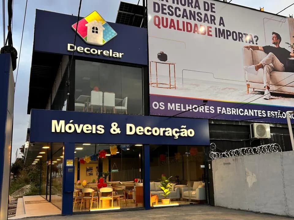 Fachada da Decorelar Móveis & Decoração na Rodovia Amaral Peixoto, km 16,5, em Inoã, Maricá