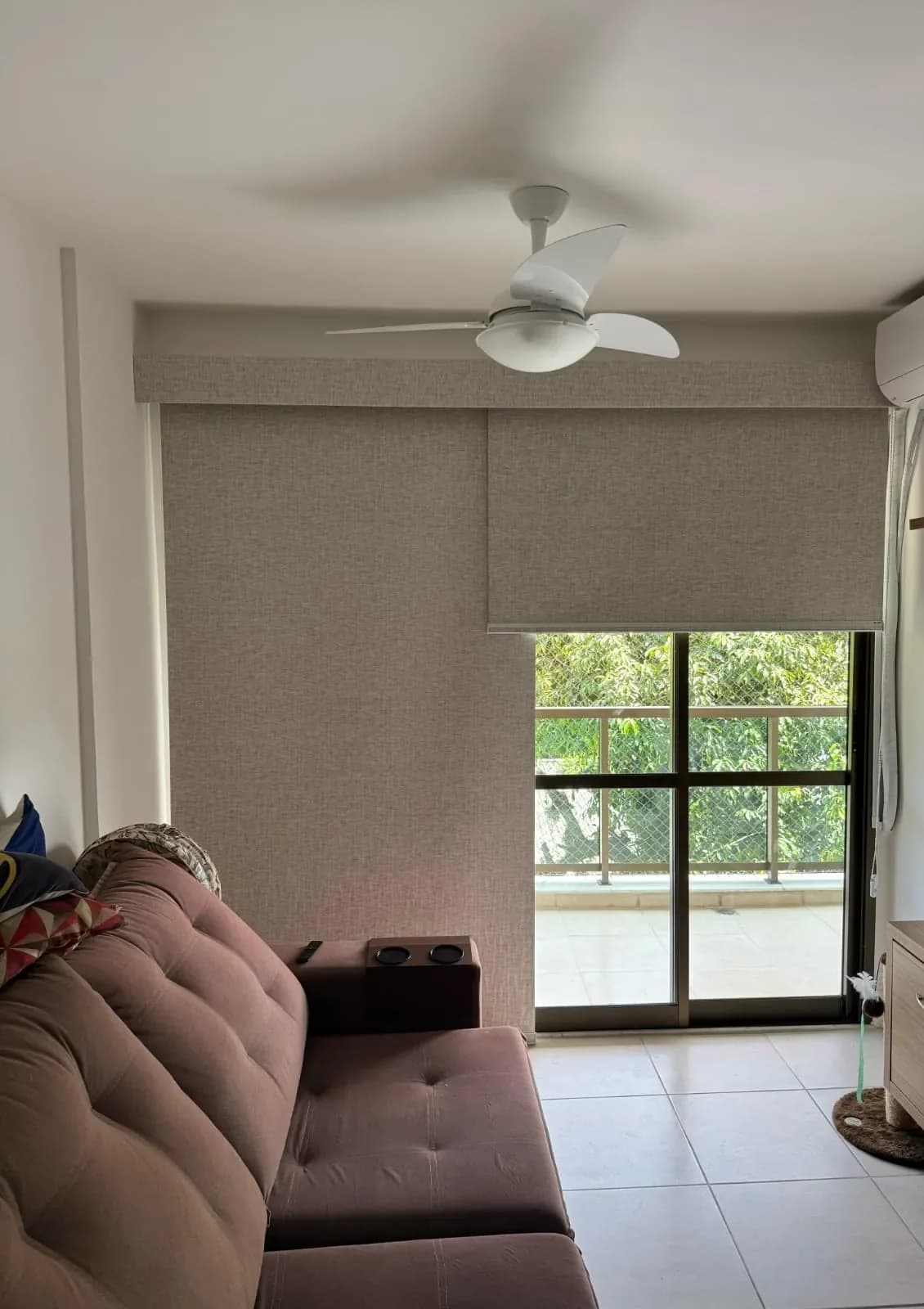 Persiana rolô instalada em sala de cliente